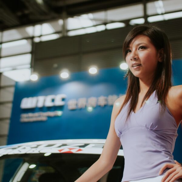 Less is More: Top Minimalist Promotional Items to Maximize Your Trade Show Impact